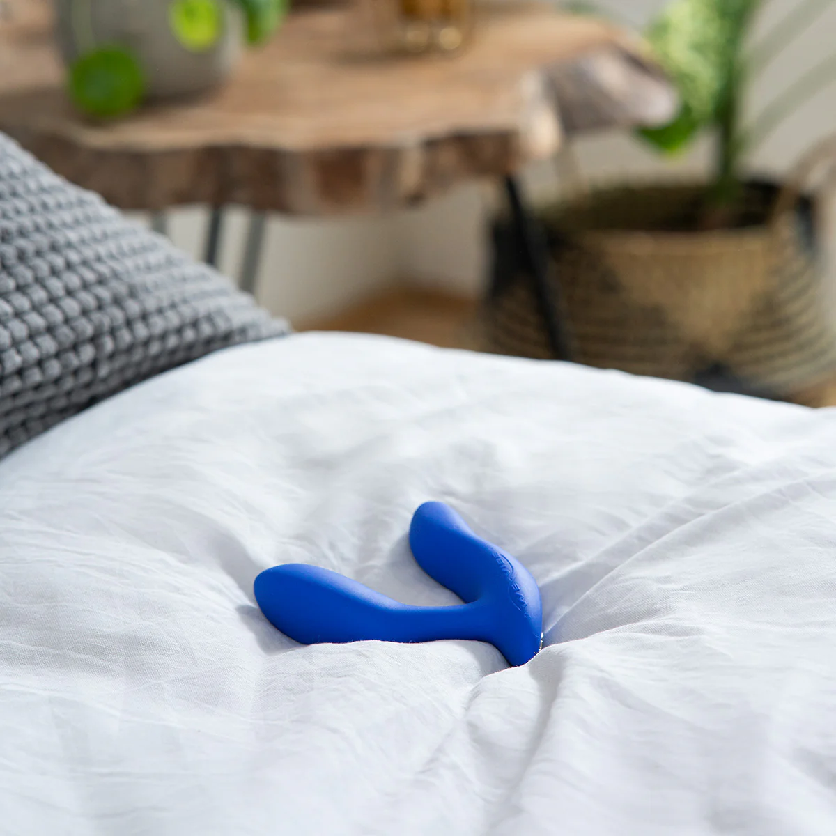 We-Vibe Vector+ - Vibrating Prostate Massager – Royal Blue