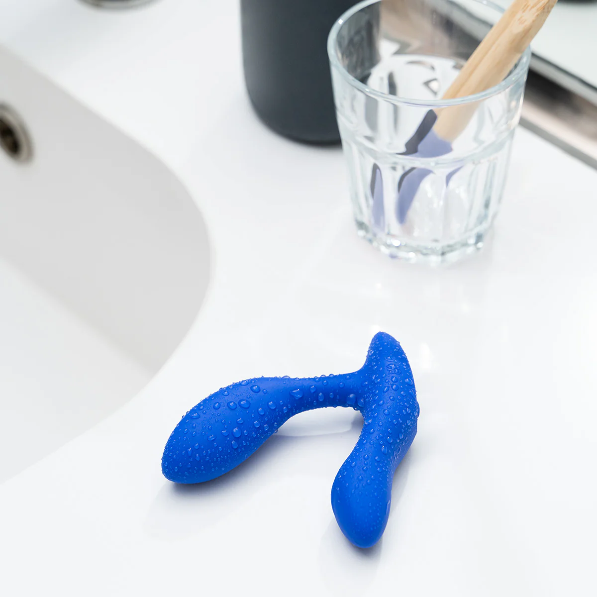We-Vibe Vector+ - Vibrating Prostate Massager – Royal Blue