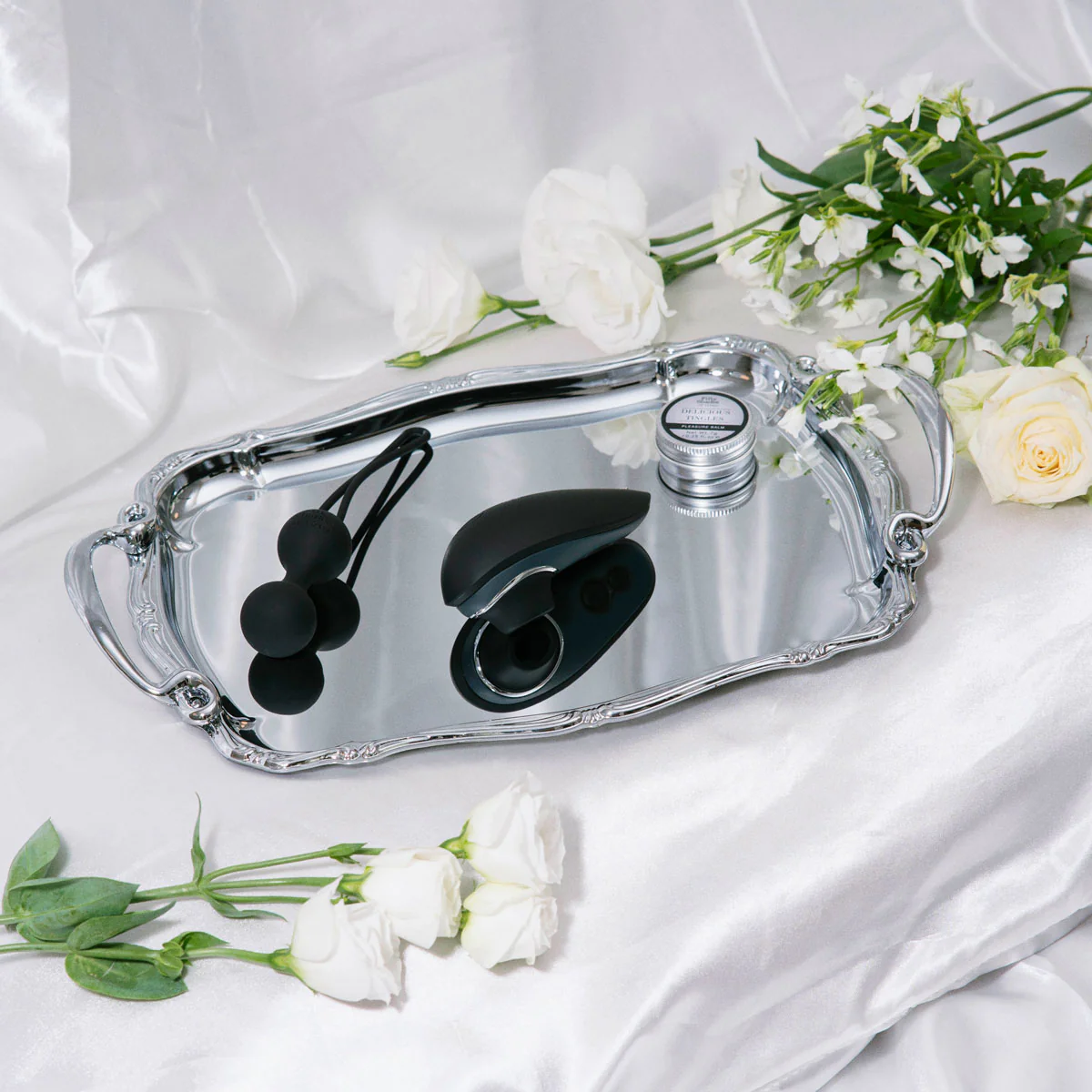 Fifty Shades of Grey® x Womanizer – Desire Blooms Couple’s Kit